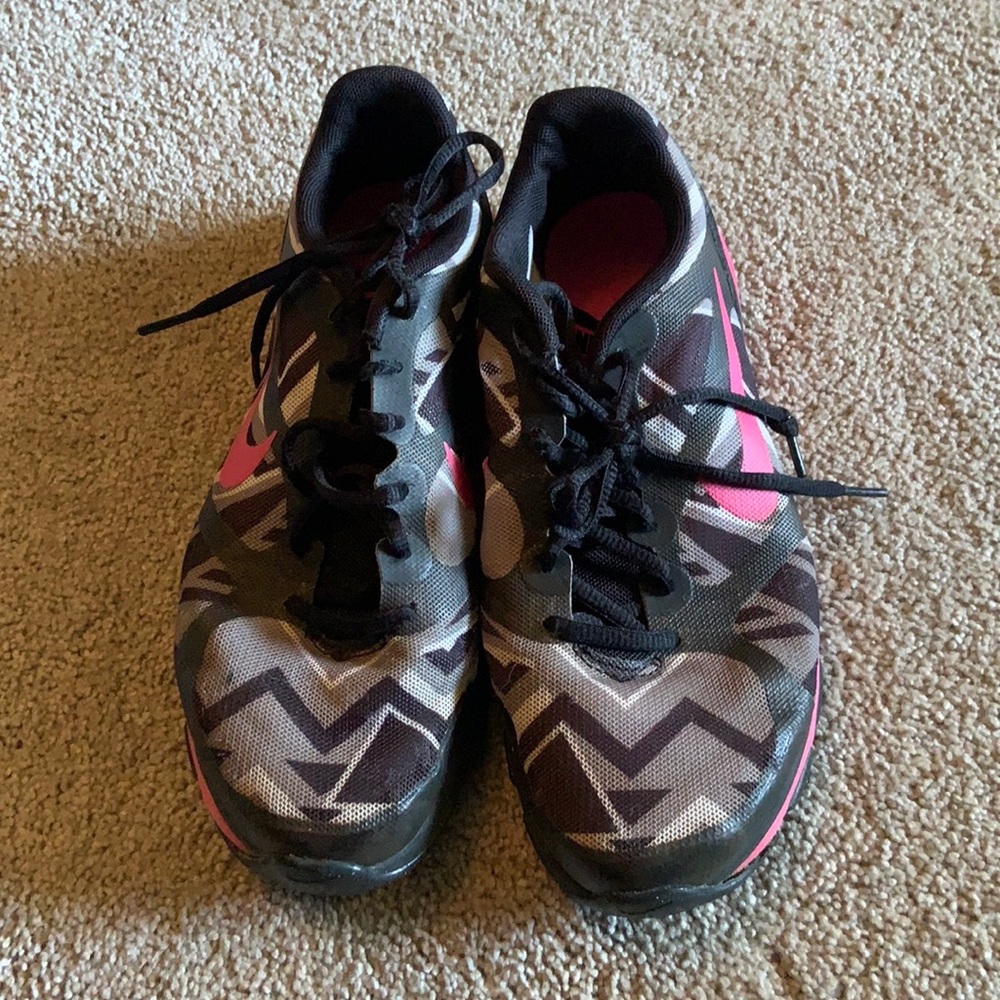 Women’s NIKE running shoes. Size 6.5.